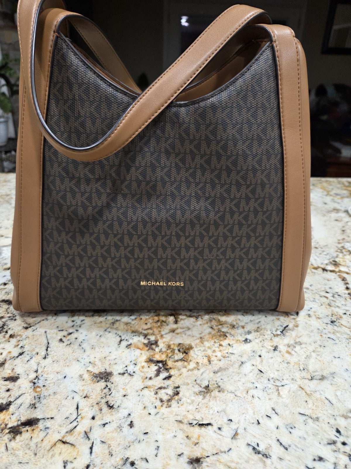 NWT Michael Khors Rosemary Medium Shoulder Tote0