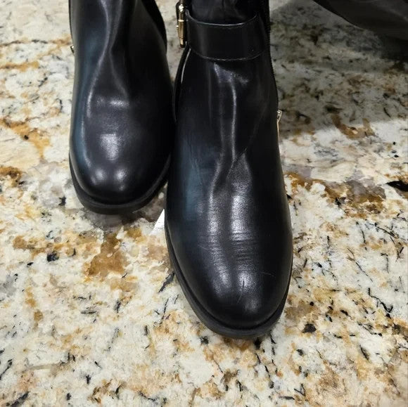 NWOB Nine West Adone Black Leather with Gold Accent Women's Size 7.53