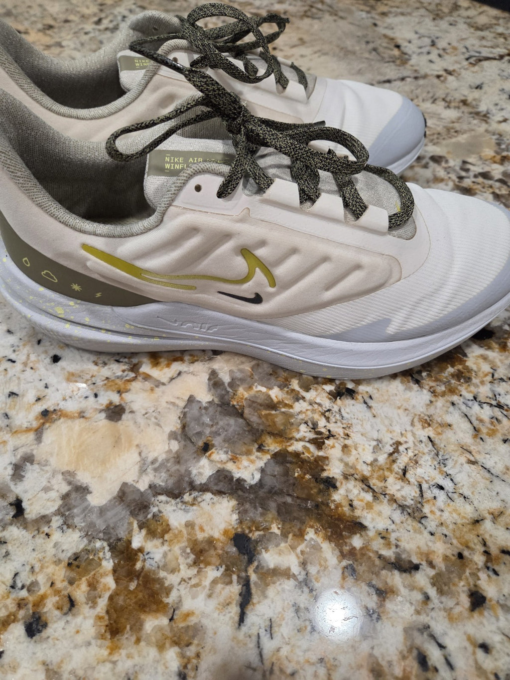Nike Women’s Air Winflo Shield Running Size 10 Tan/Green |DM1104-100|2