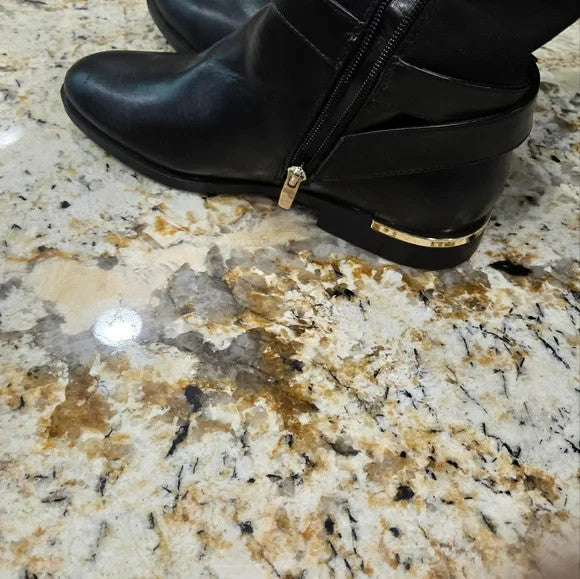 NWOB Nine West Adone Black Leather with Gold Accent Women's Size 7.54