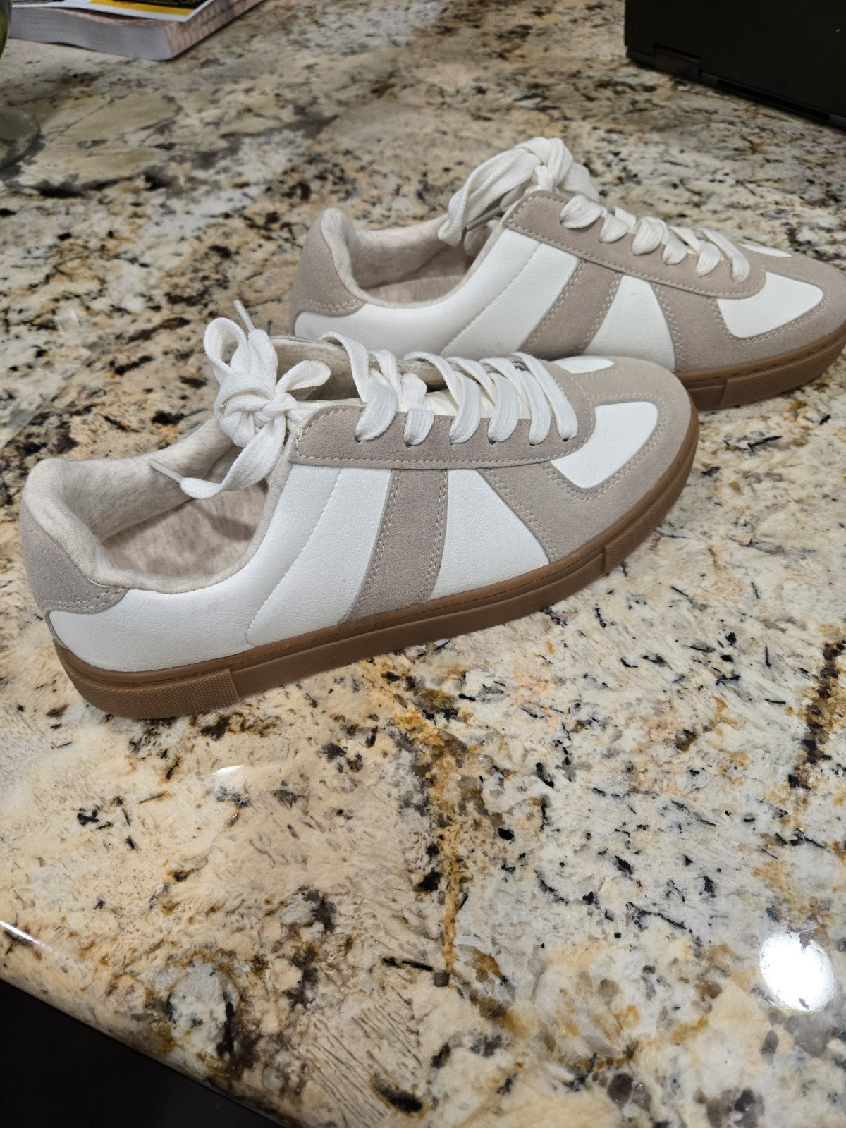 Sincerely Jules White/Tan Lace Sneakers Bailey Size 8.5 NWOB0