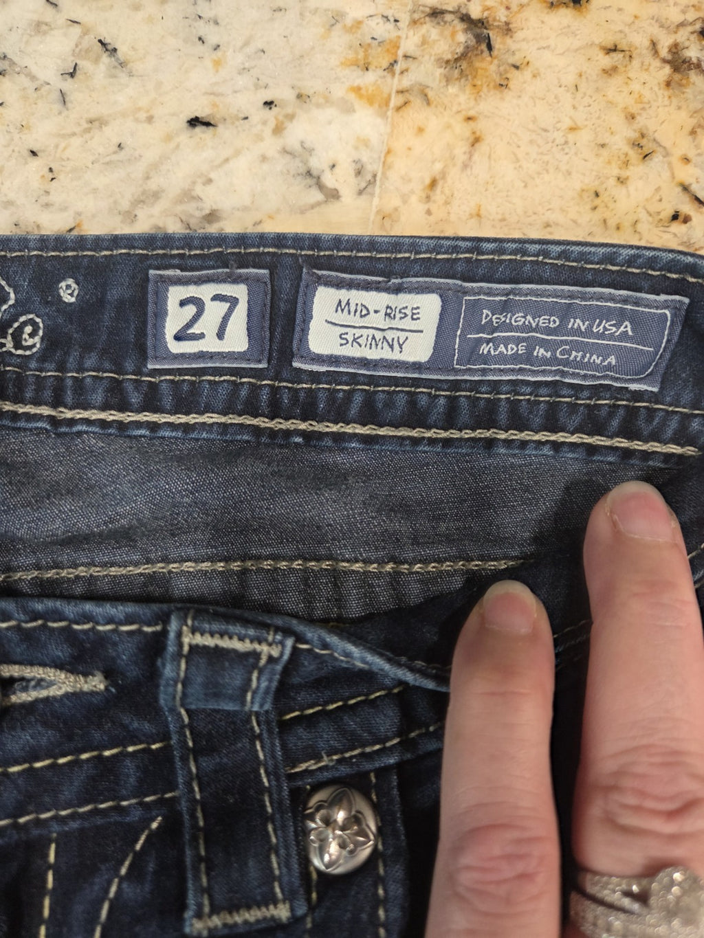 Miss Me Women's Jeans/Capris Size 27 Inseam Measures 27.52