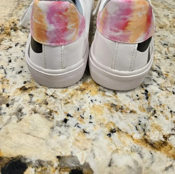 NWOB Disney Mickey Mouse & Friends Women's Sneakers Size 40/92