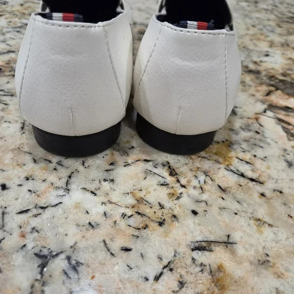 NWOT Tommy Hilfiger Creme Colored Flats with Gold & White Tone Logo Size 82