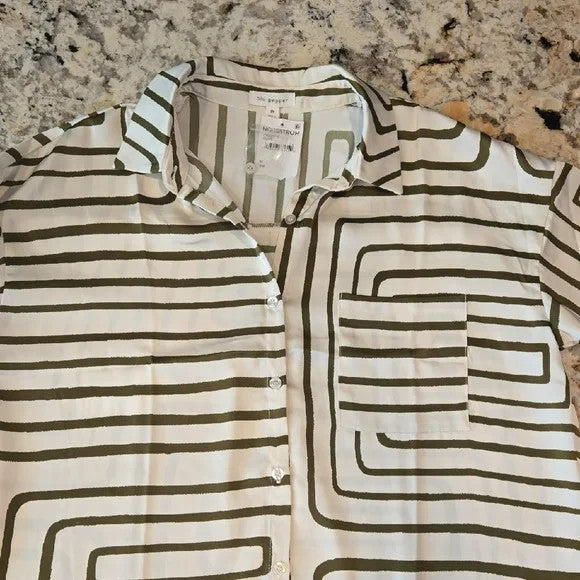 NWT Blu Pepper White and Cram Casual Button down Shirt Women's Size Medium0