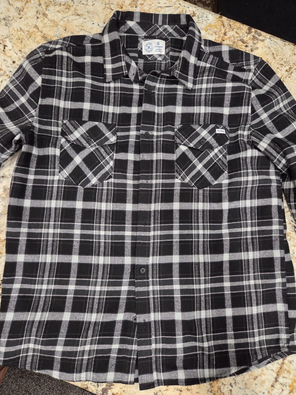NWOT Hurley Flannel Men's Size XL Blk/Grey Plaid0