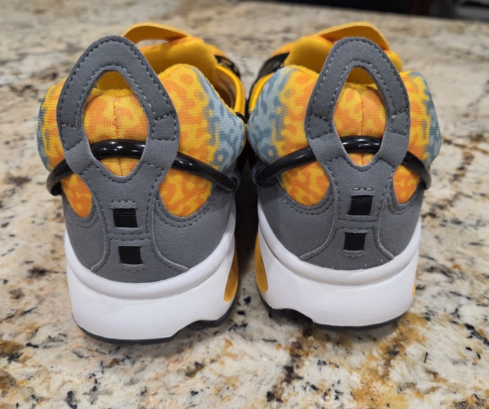 Nike Air Kukini Sneakers "Poison Dart Frog" Men's Size 10 DZ4393-7003