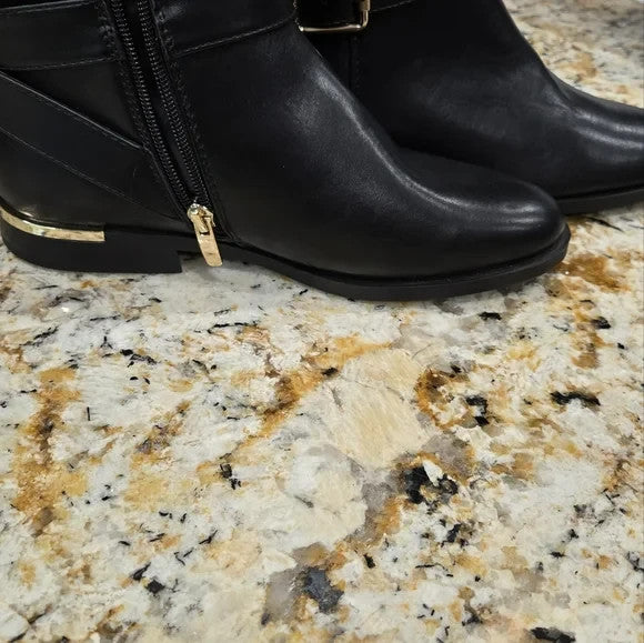 NWOB Nine West Adone Black Leather with Gold Accent Women's Size 7.52