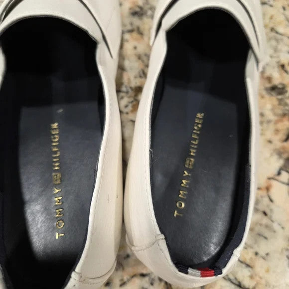 NWOT Tommy Hilfiger Creme Colored Flats with Gold & White Tone Logo Size 83