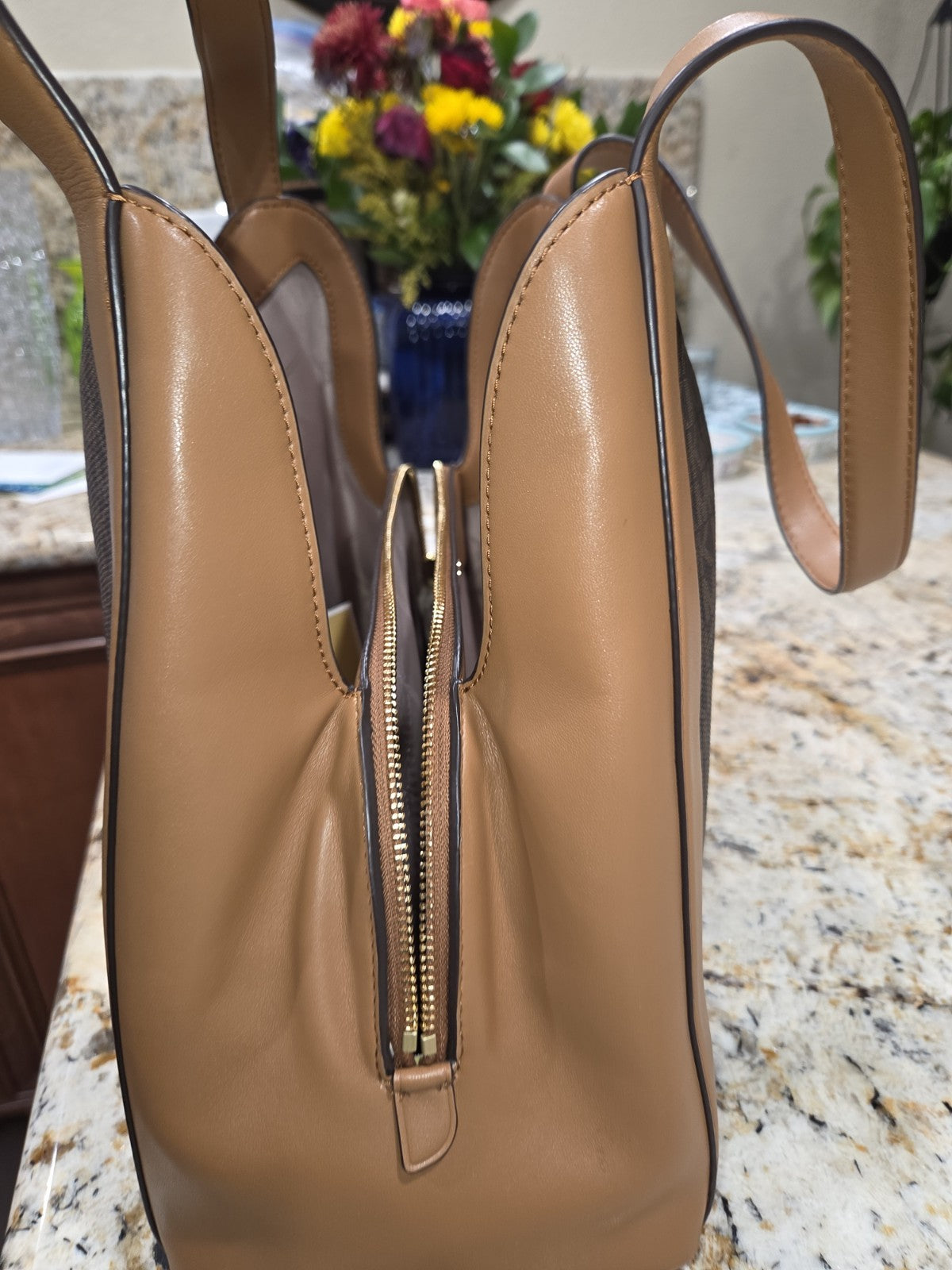 NWT Michael Khors Rosemary Medium Shoulder Tote1